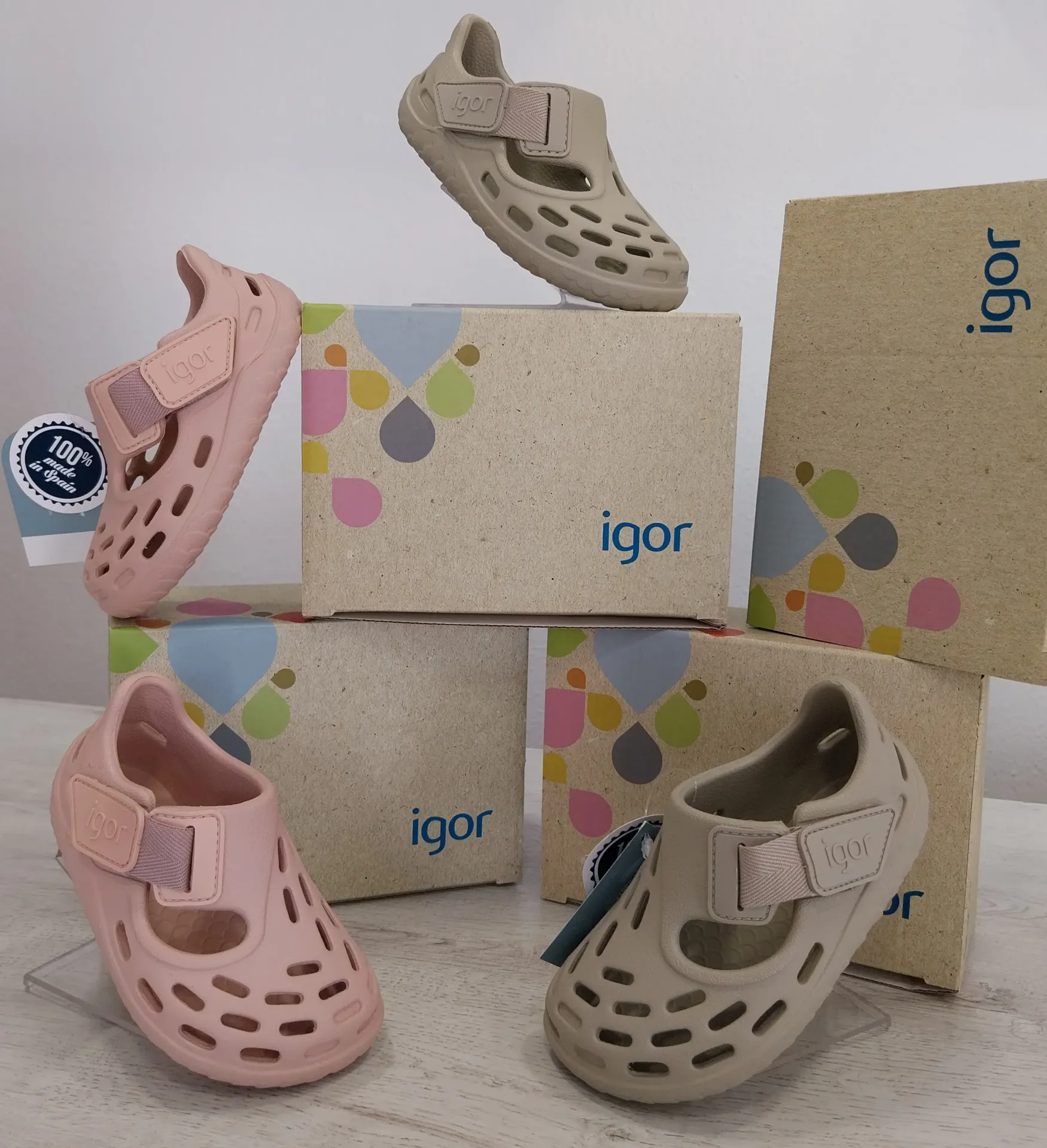 Agua Igor (24, Rosa)